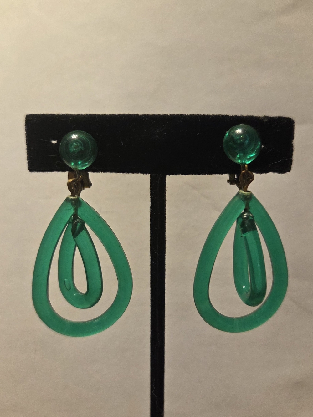Vintage Clip-On Green Teardrop Dangle Earrings